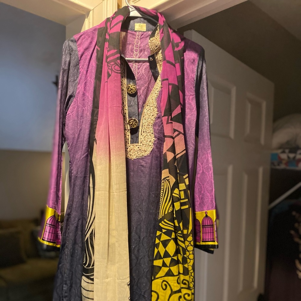 2 pc large Pakistani designer tunic kameez dupatta